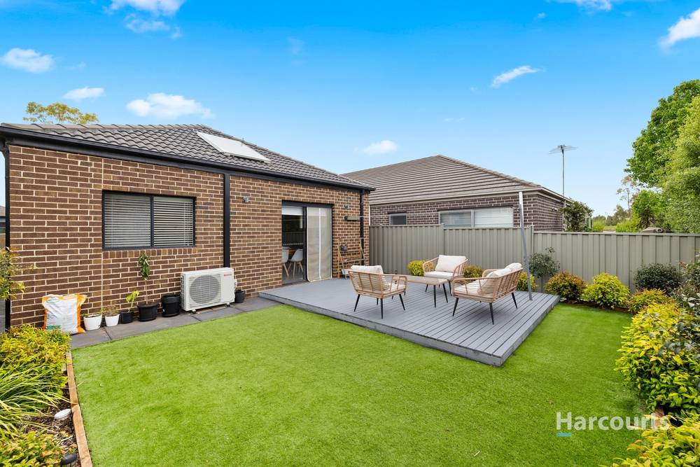 35 Kororoit Approach, Caroline Springs, VIC 3023