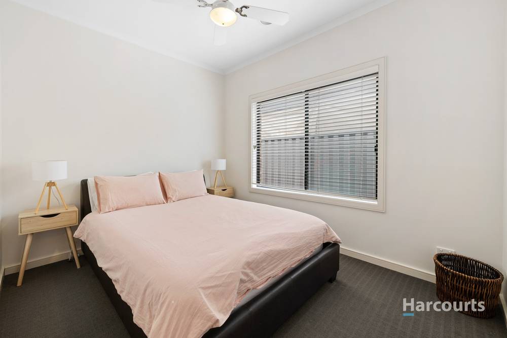 35 Kororoit Approach, Caroline Springs, VIC 3023