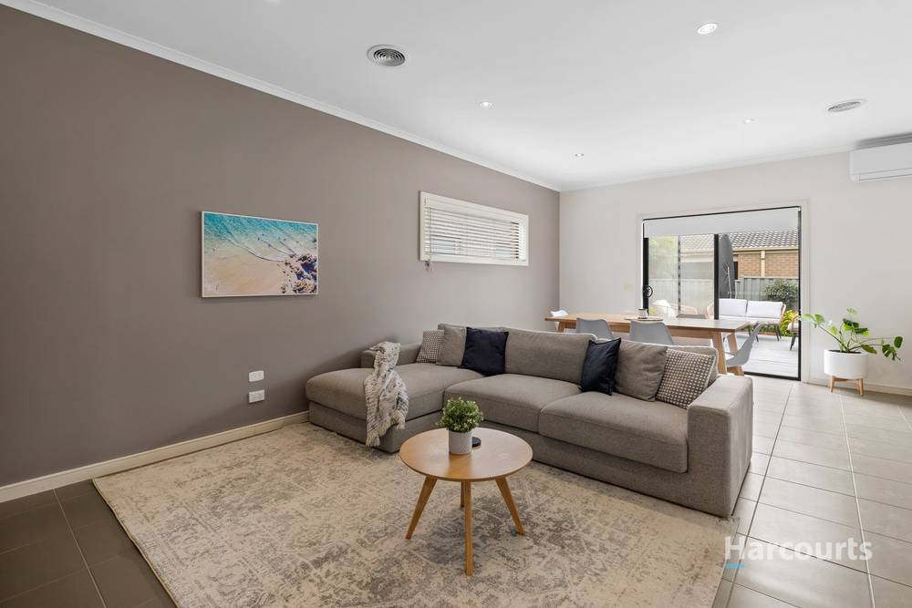 35 Kororoit Approach, Caroline Springs, VIC 3023