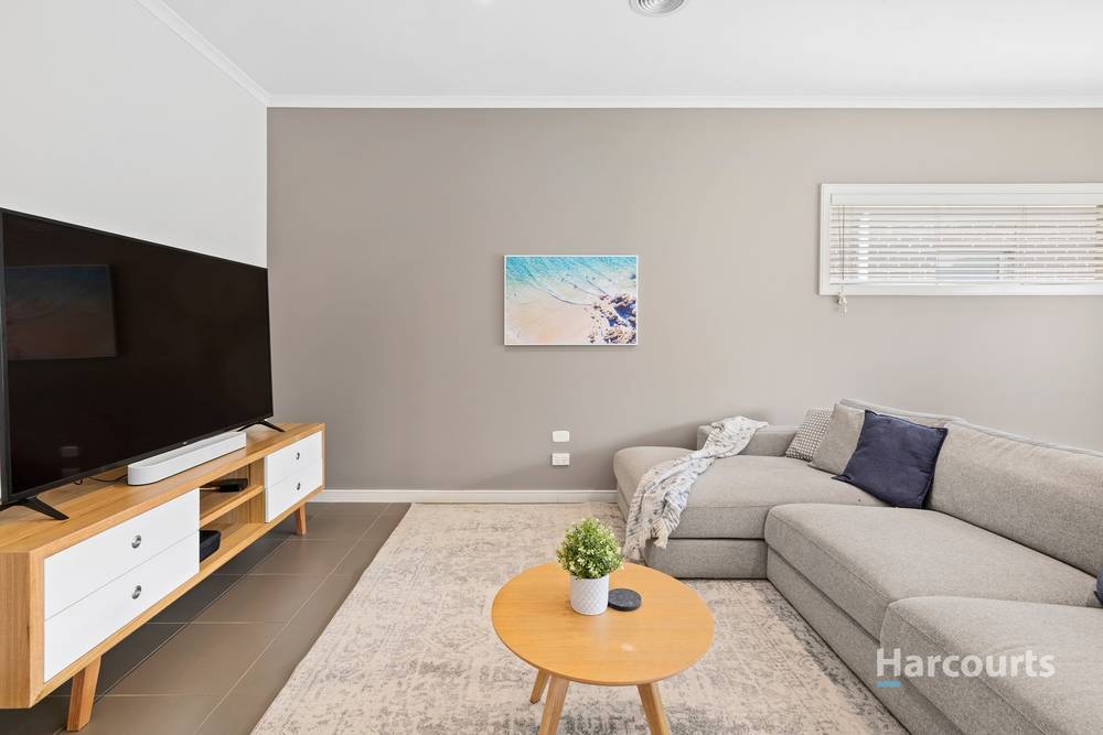 35 Kororoit Approach, Caroline Springs, VIC 3023