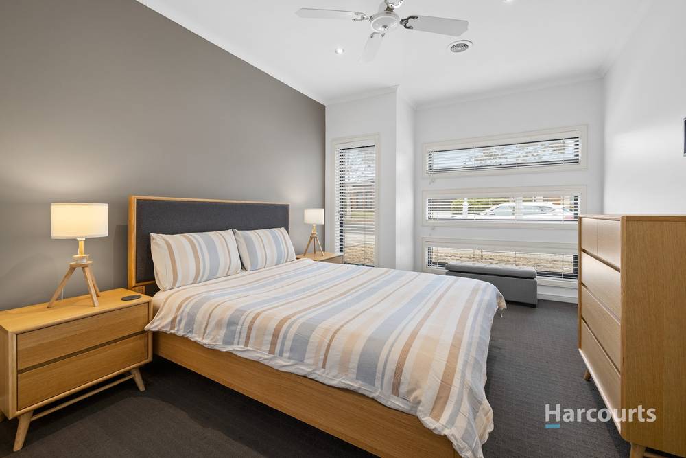 35 Kororoit Approach, Caroline Springs, VIC 3023