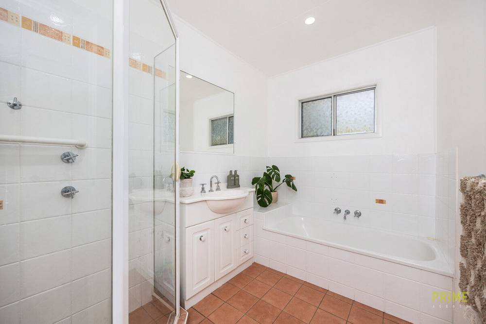 27 Bideford Street, Torquay, QLD 4655