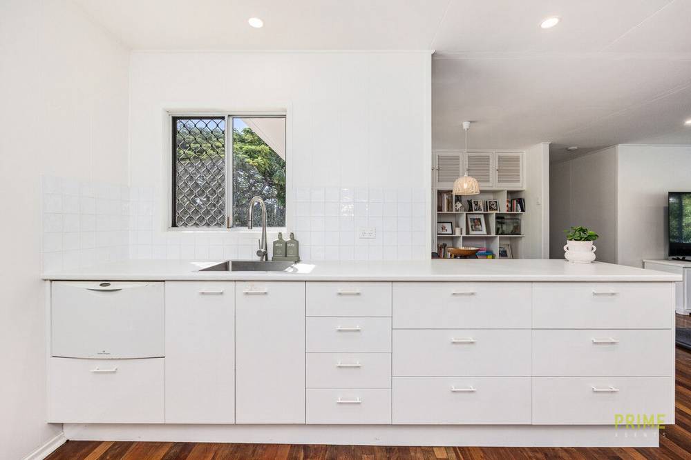 27 Bideford Street, Torquay, QLD 4655