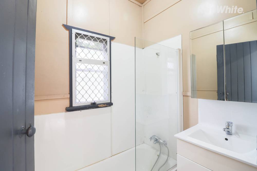 21 Bowen Street, WOODEND, QLD 4305