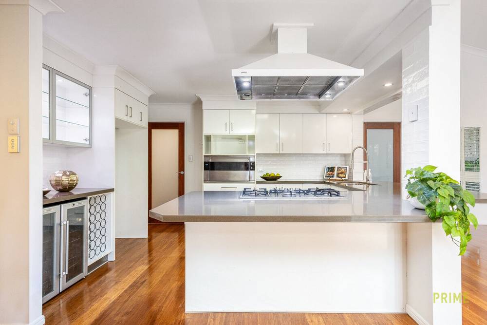 54 Long Street, Point Vernon, QLD 4655