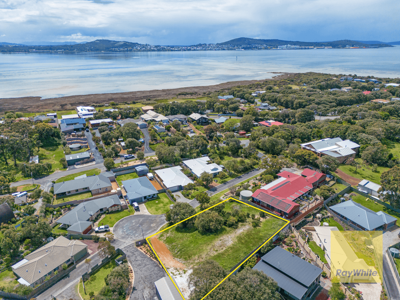 9 Blackswan Court, LITTLE GROVE, WA 6330