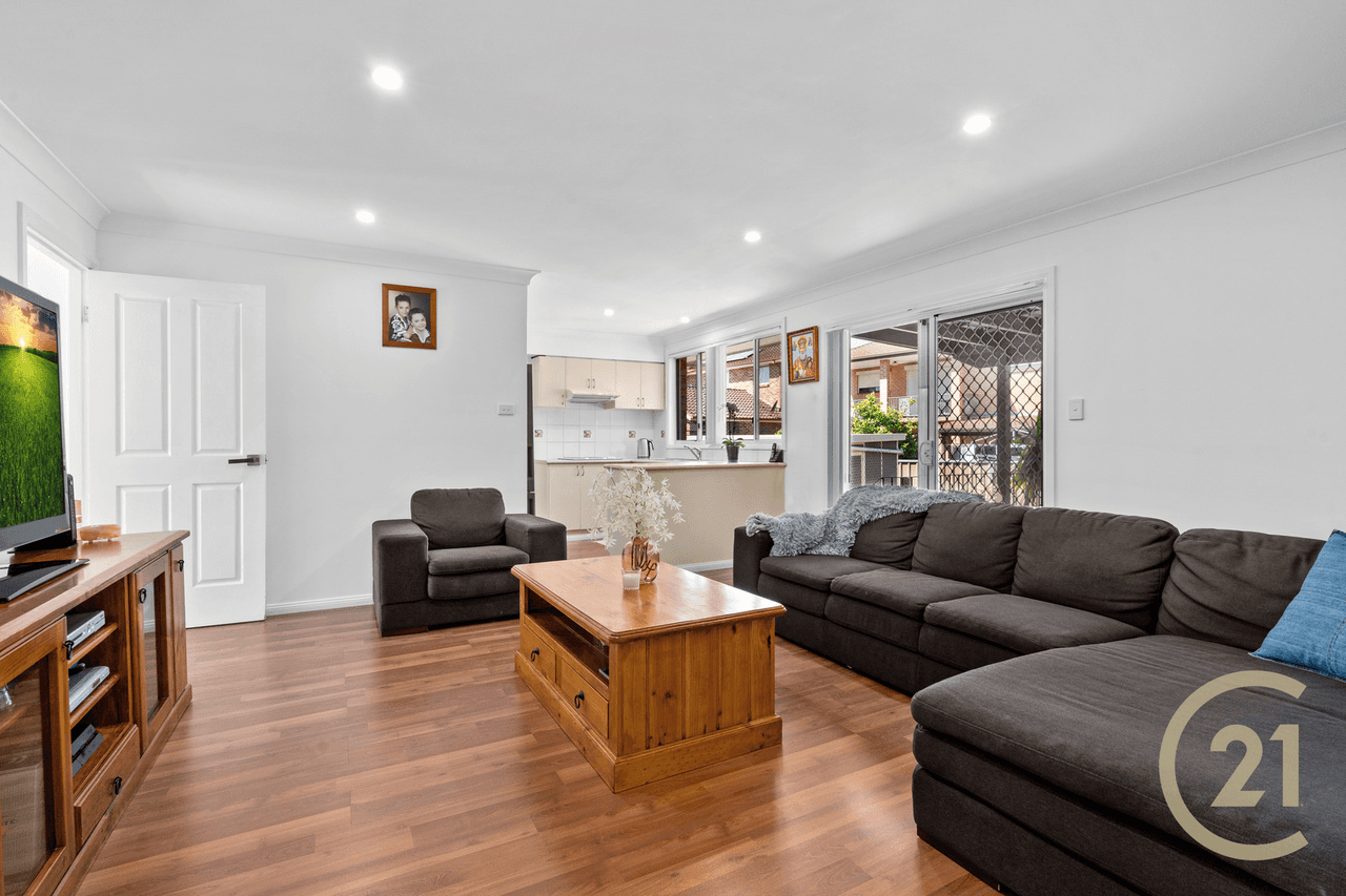 7 Elwood Place, St Johns Park, NSW 2176