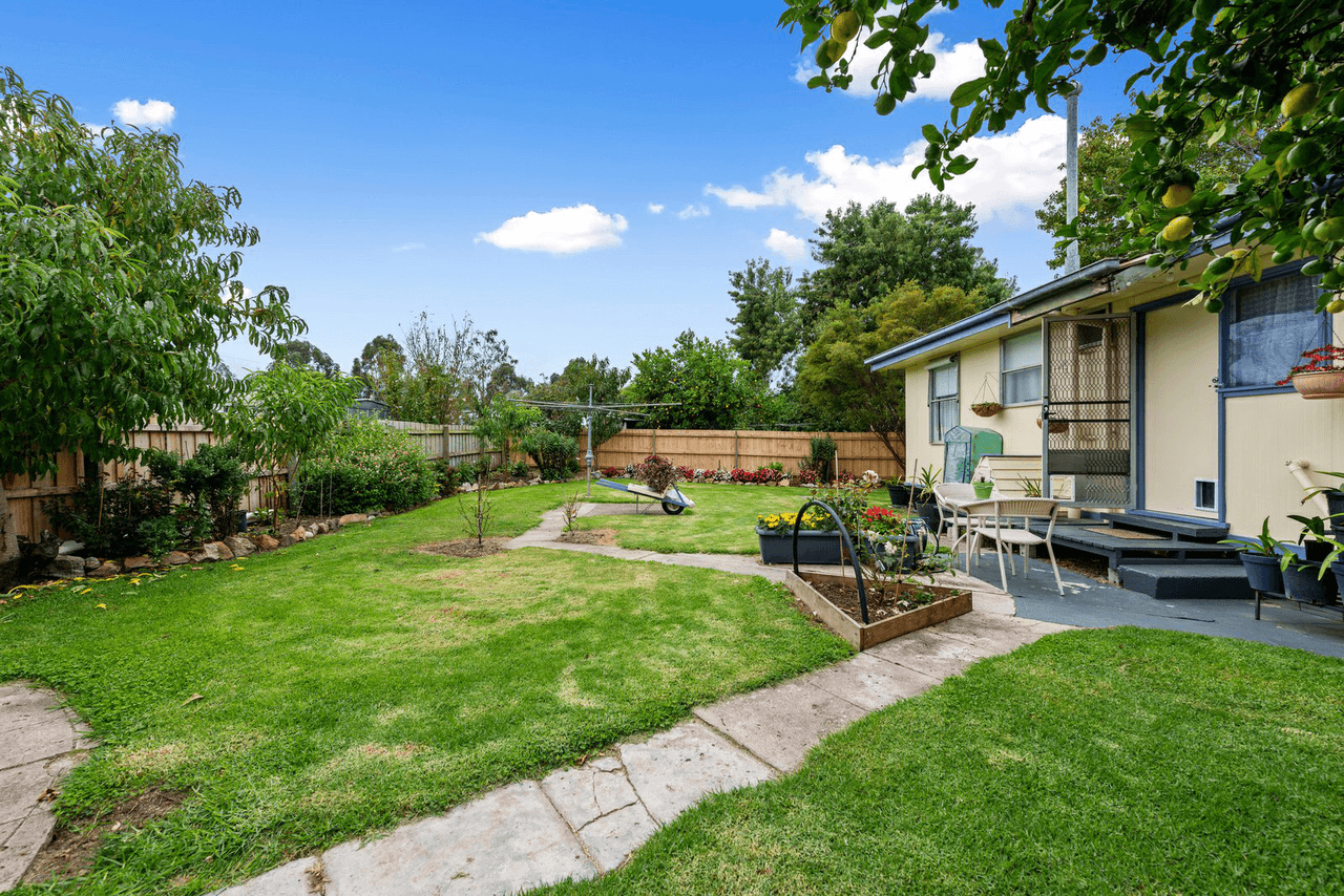 5 Flett Court, EAST BAIRNSDALE, VIC 3875