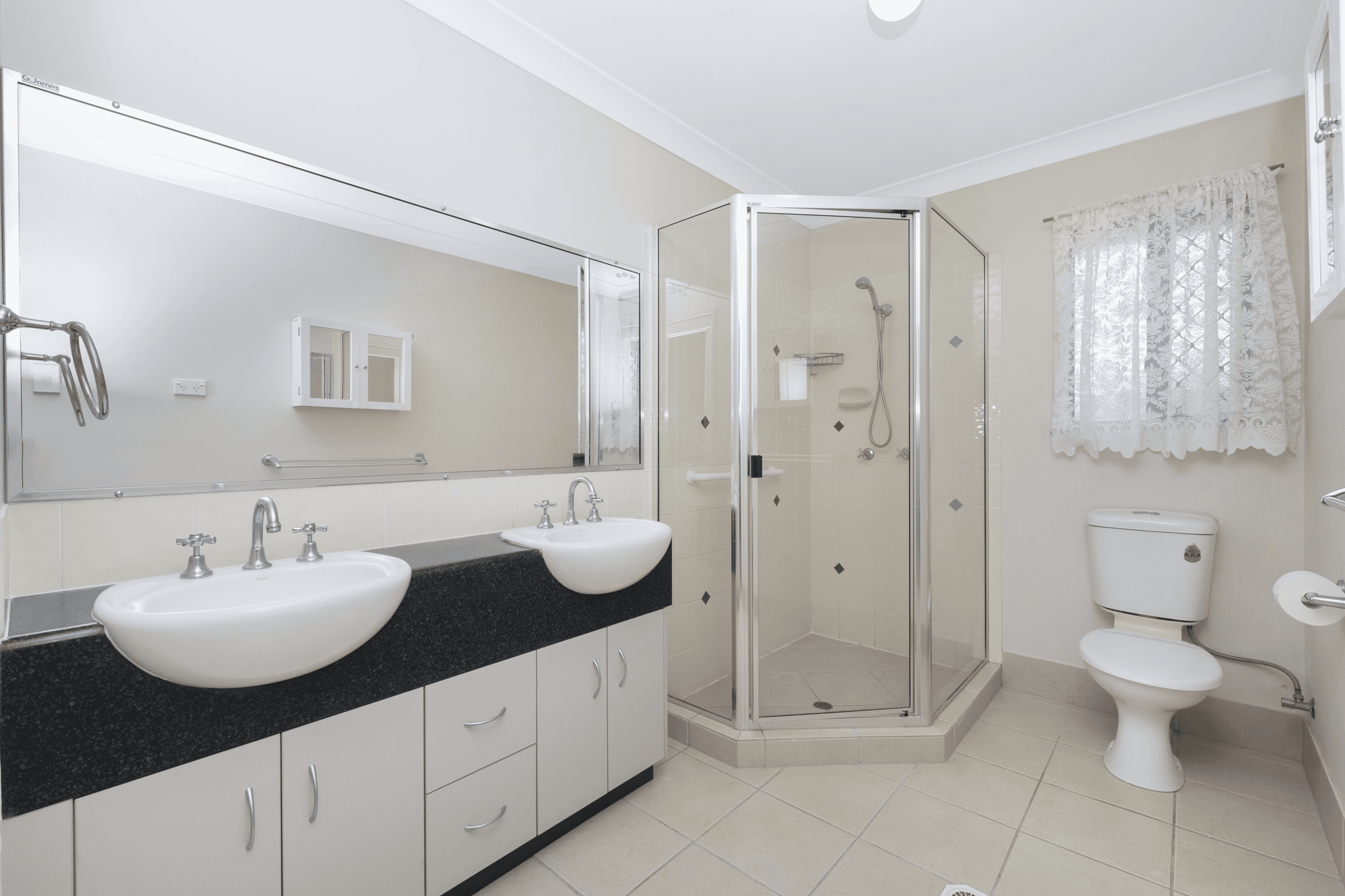 11 Fitzgerald Crescent, KIRWAN, QLD 4817