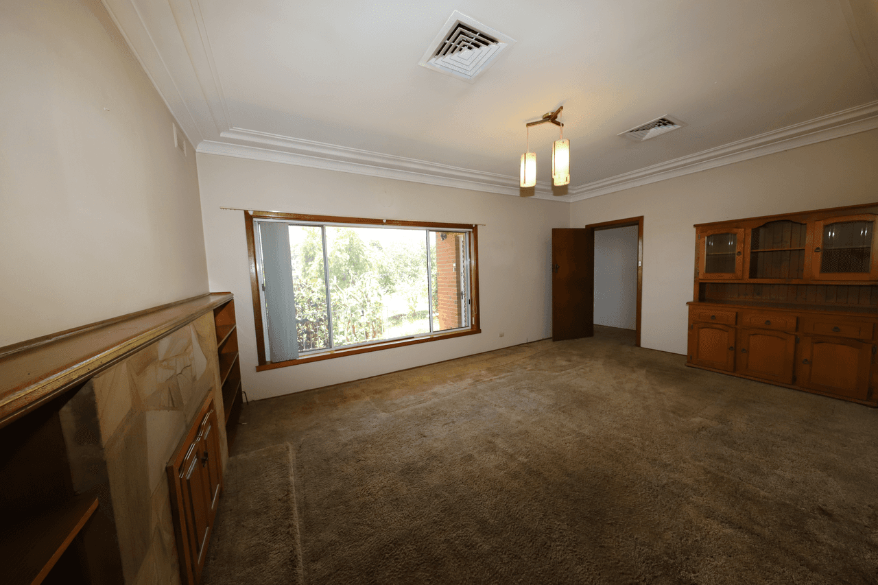 11 Simpson Street, TUMUT, NSW 2720