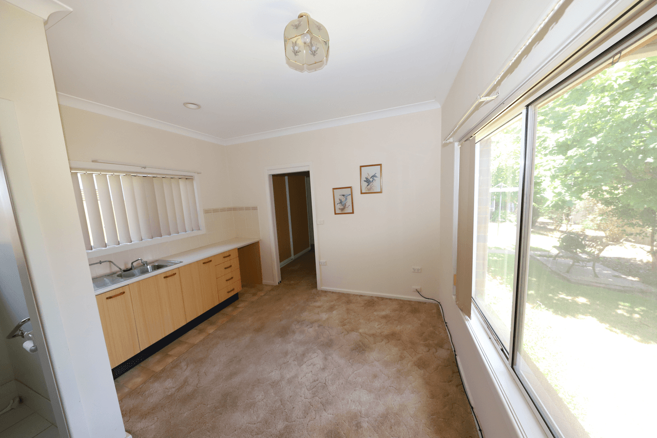 11 Simpson Street, TUMUT, NSW 2720