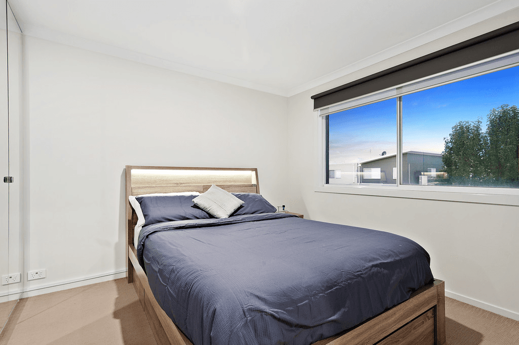 98 Henry Road, PAKENHAM, VIC 3810