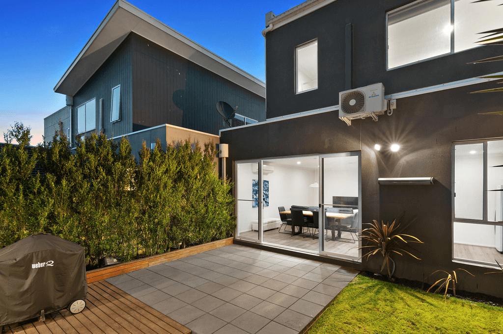 98 Henry Road, PAKENHAM, VIC 3810