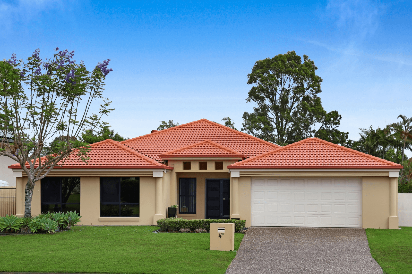 4 Fitzalan Circuit, ARUNDEL, QLD 4214