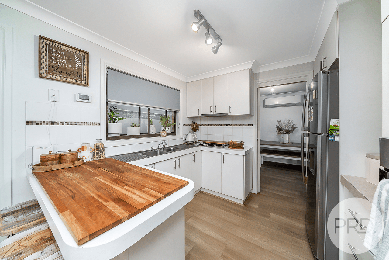 15 Tura Place, GLENFIELD PARK, NSW 2650