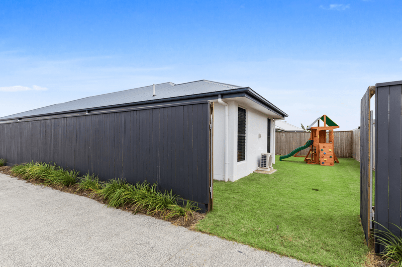 17 Piper Street, PALMVIEW, QLD 4553