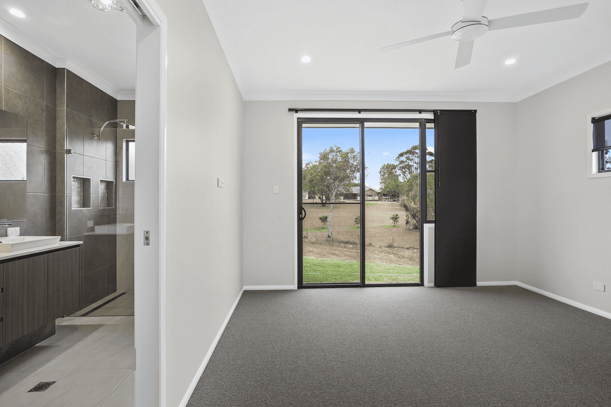 6 Bottle Tree Court, WITHCOTT, QLD 4352