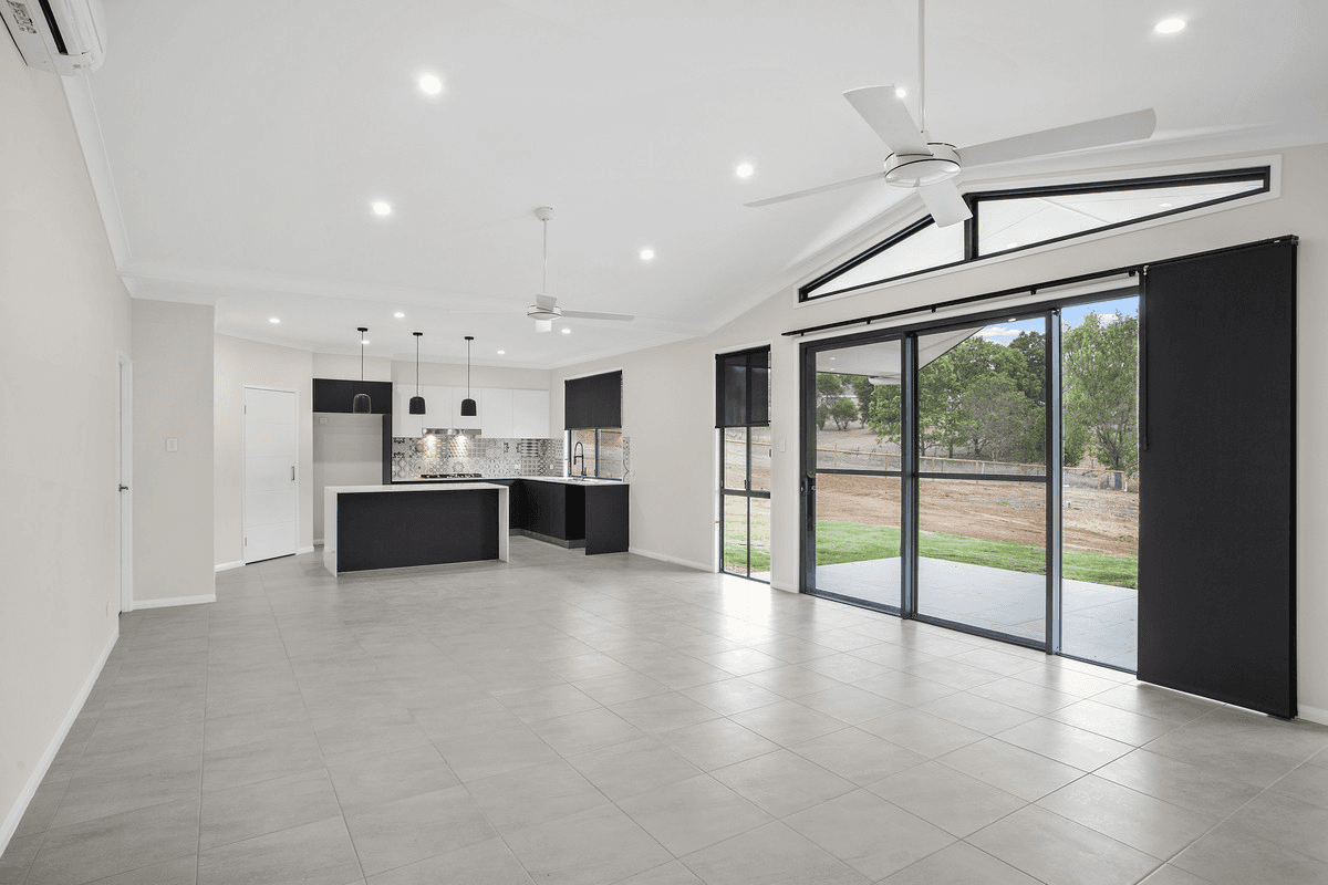 6 Bottle Tree Court, WITHCOTT, QLD 4352