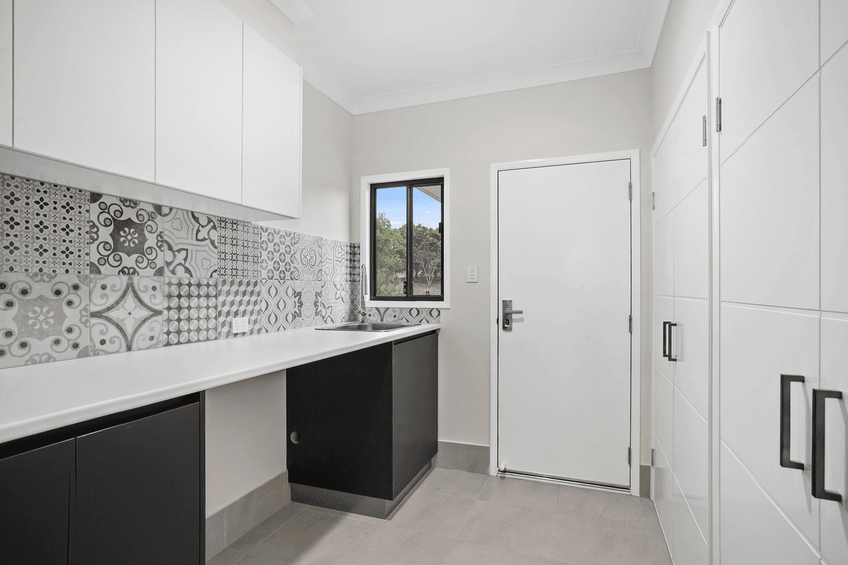 6 Bottle Tree Court, WITHCOTT, QLD 4352