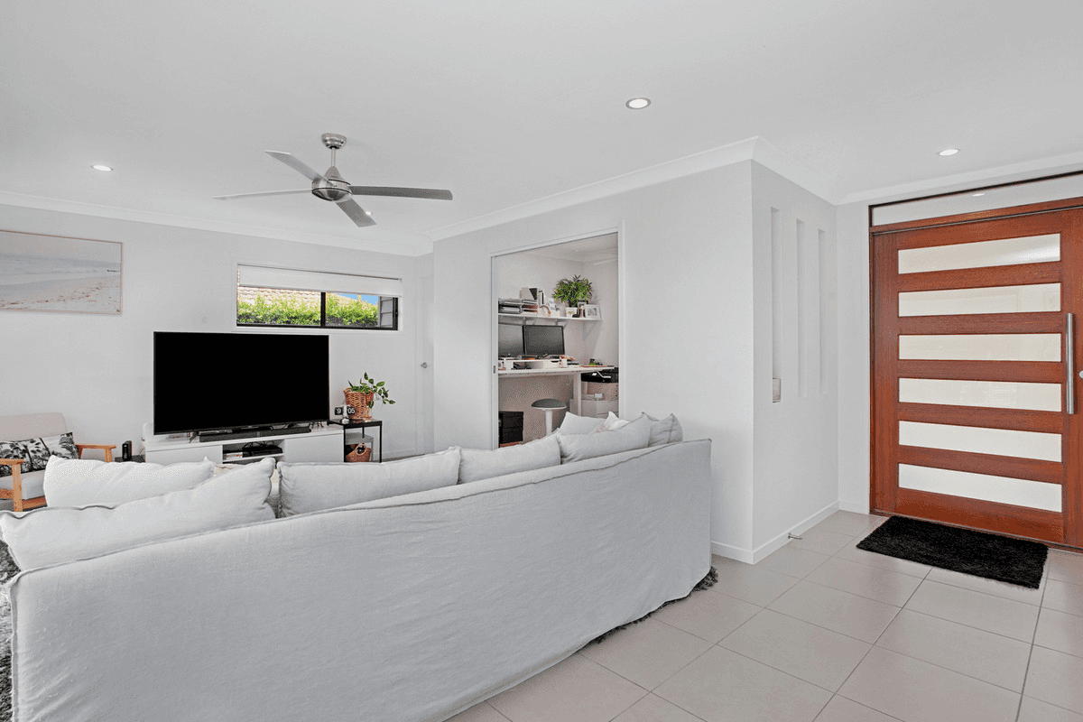 15 Lorikeet Lane, Burleigh Waters, QLD 4220