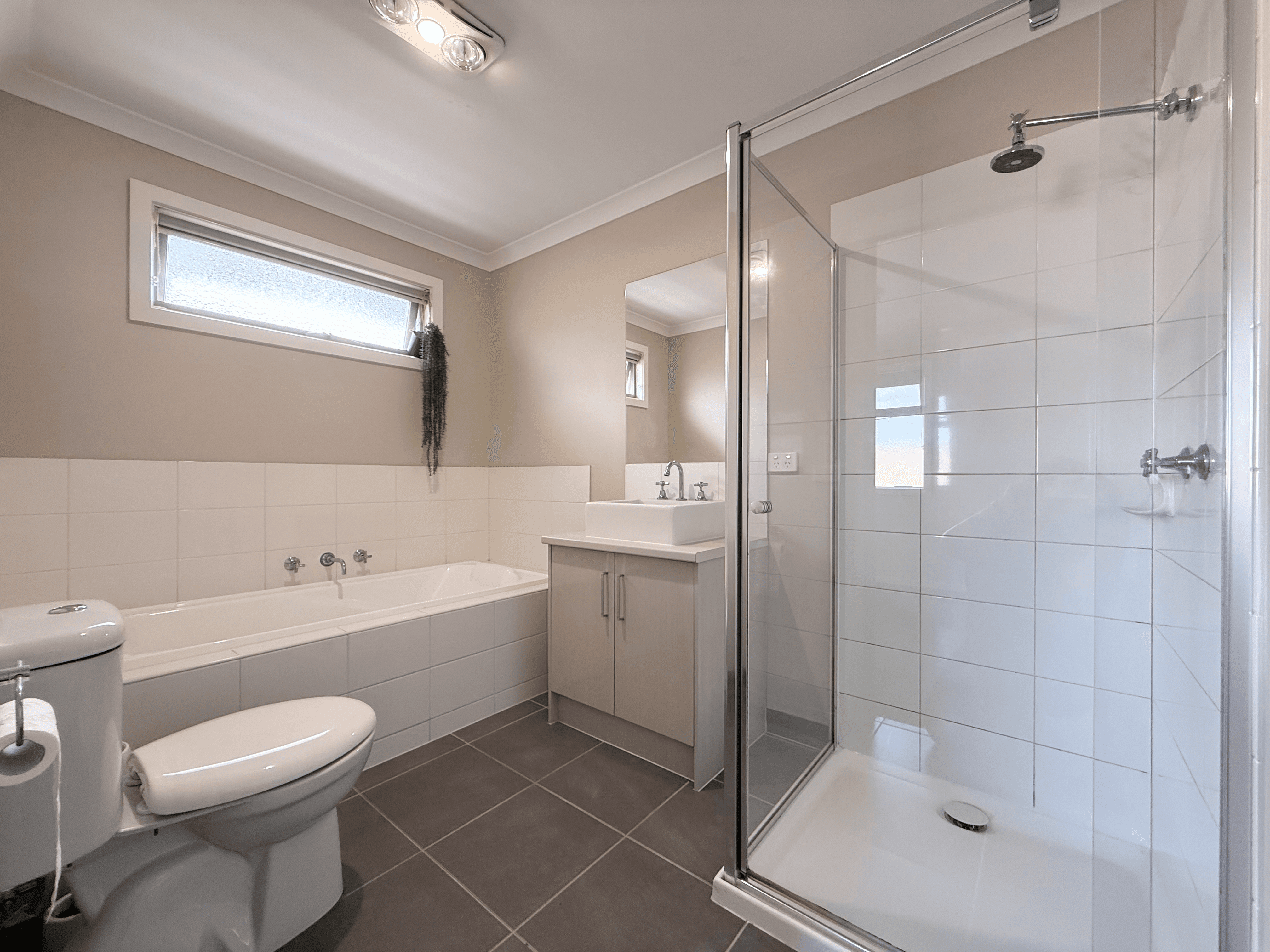 2/1 Sunningdale Drive, Hillside, VIC 3037
