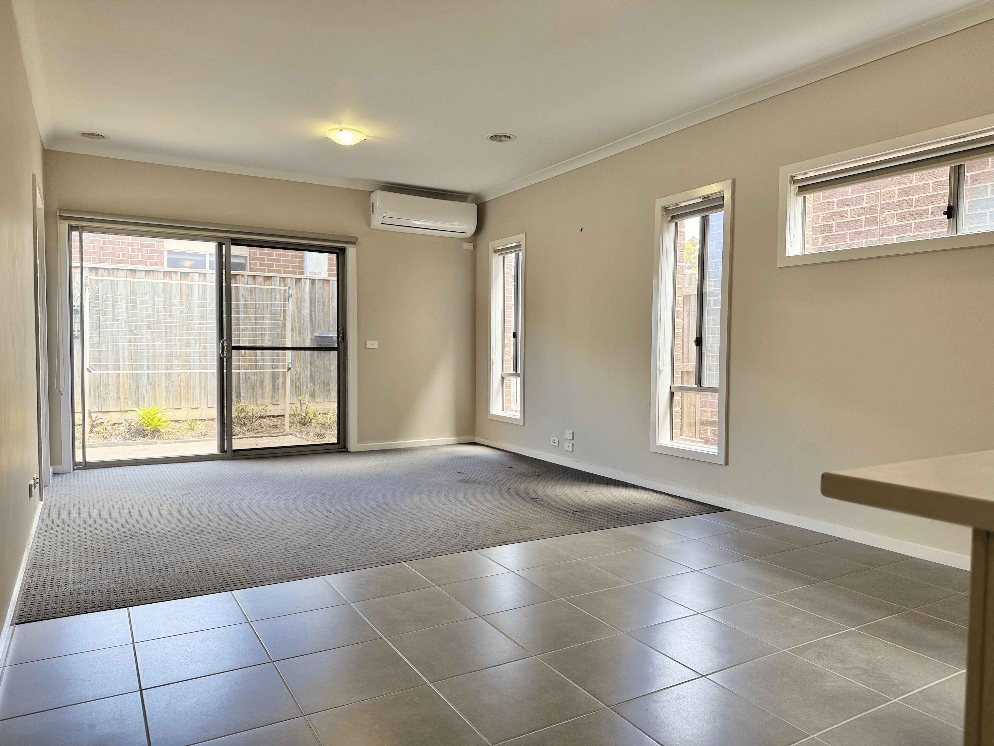 2/1 Sunningdale Drive, Hillside, VIC 3037