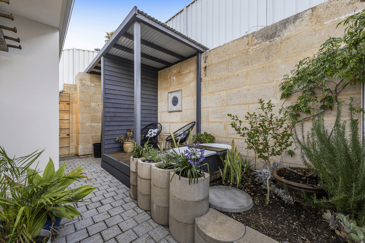 15A Valley Road, Halls Head, WA 6210