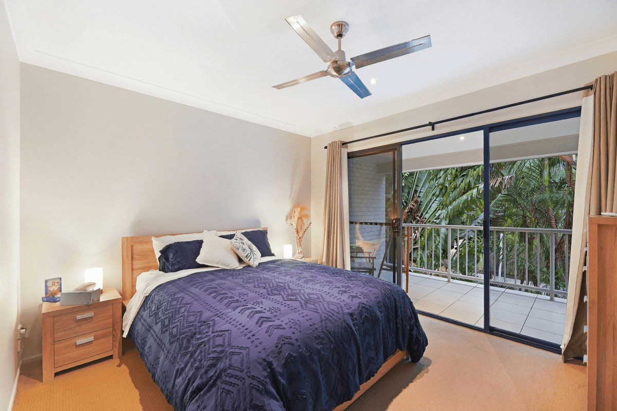 2/170 Whiting Street, Labrador, QLD 4215