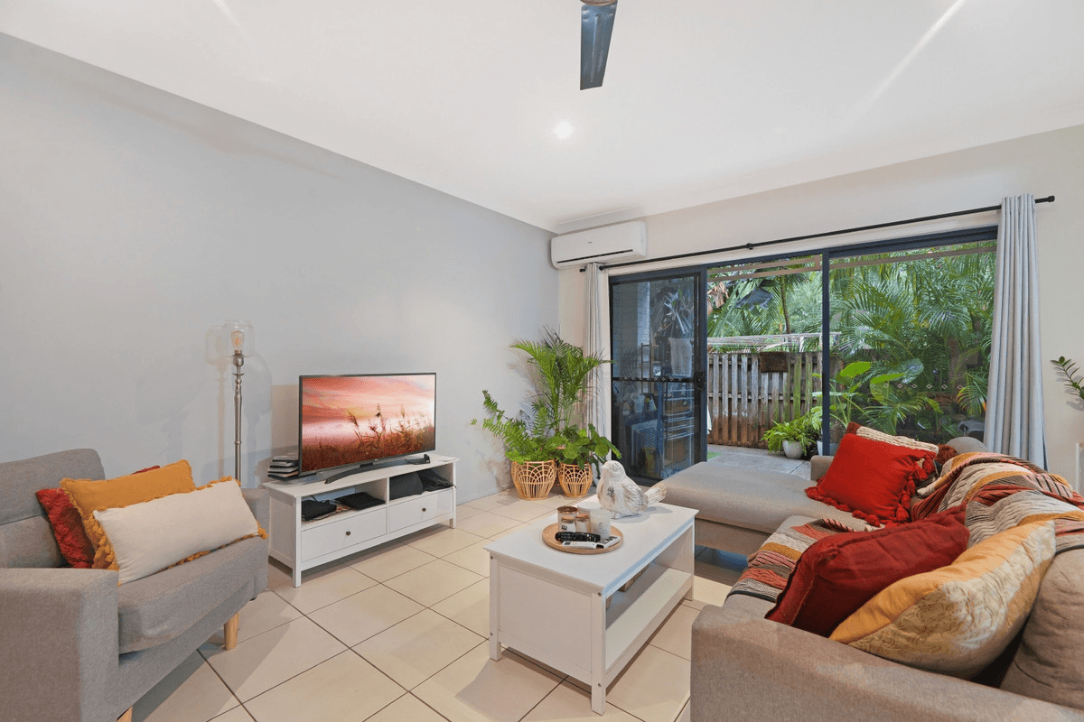 2/170 Whiting Street, Labrador, QLD 4215