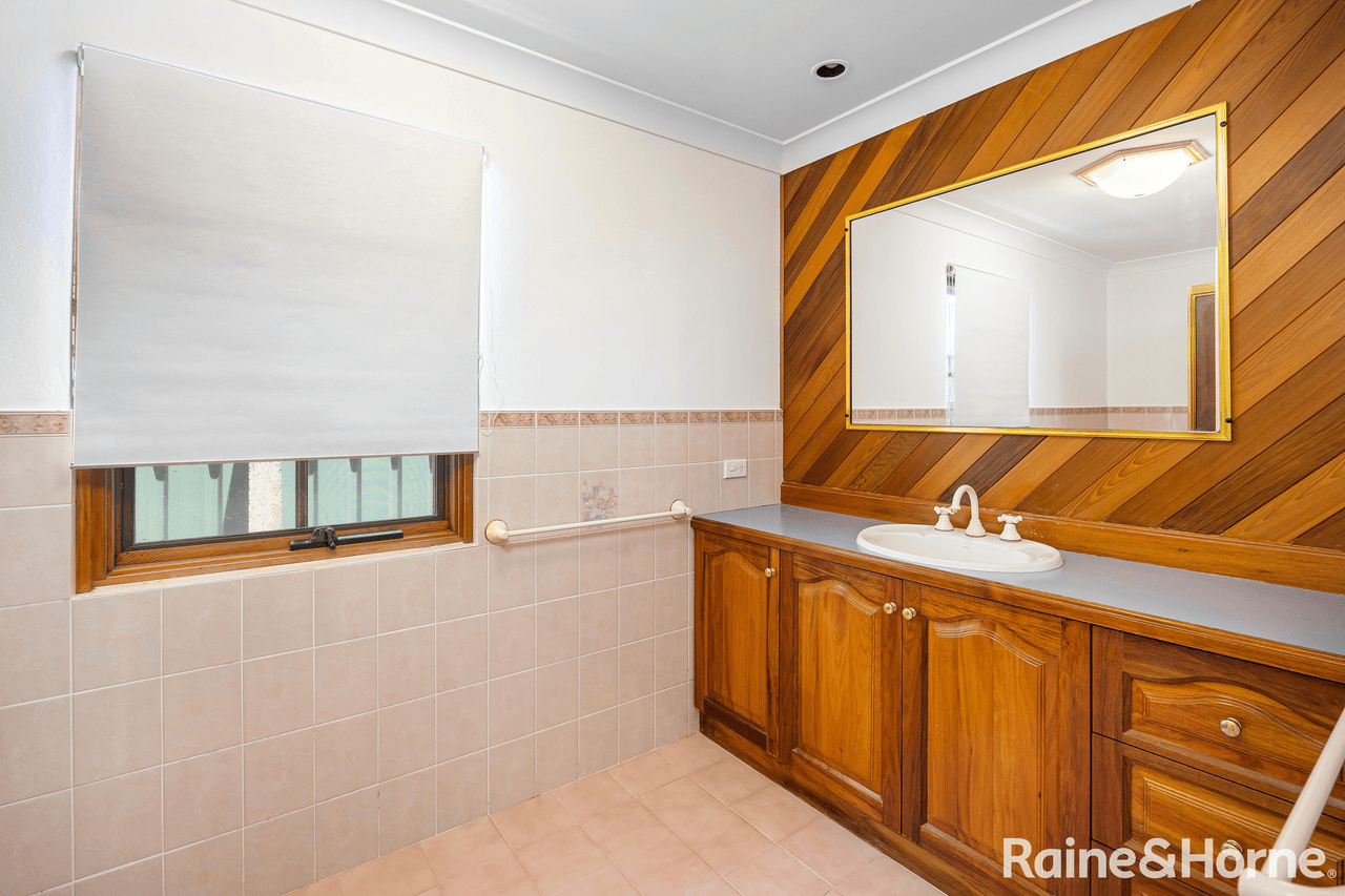 89 Main Street, LAKE ALBERT, NSW 2650