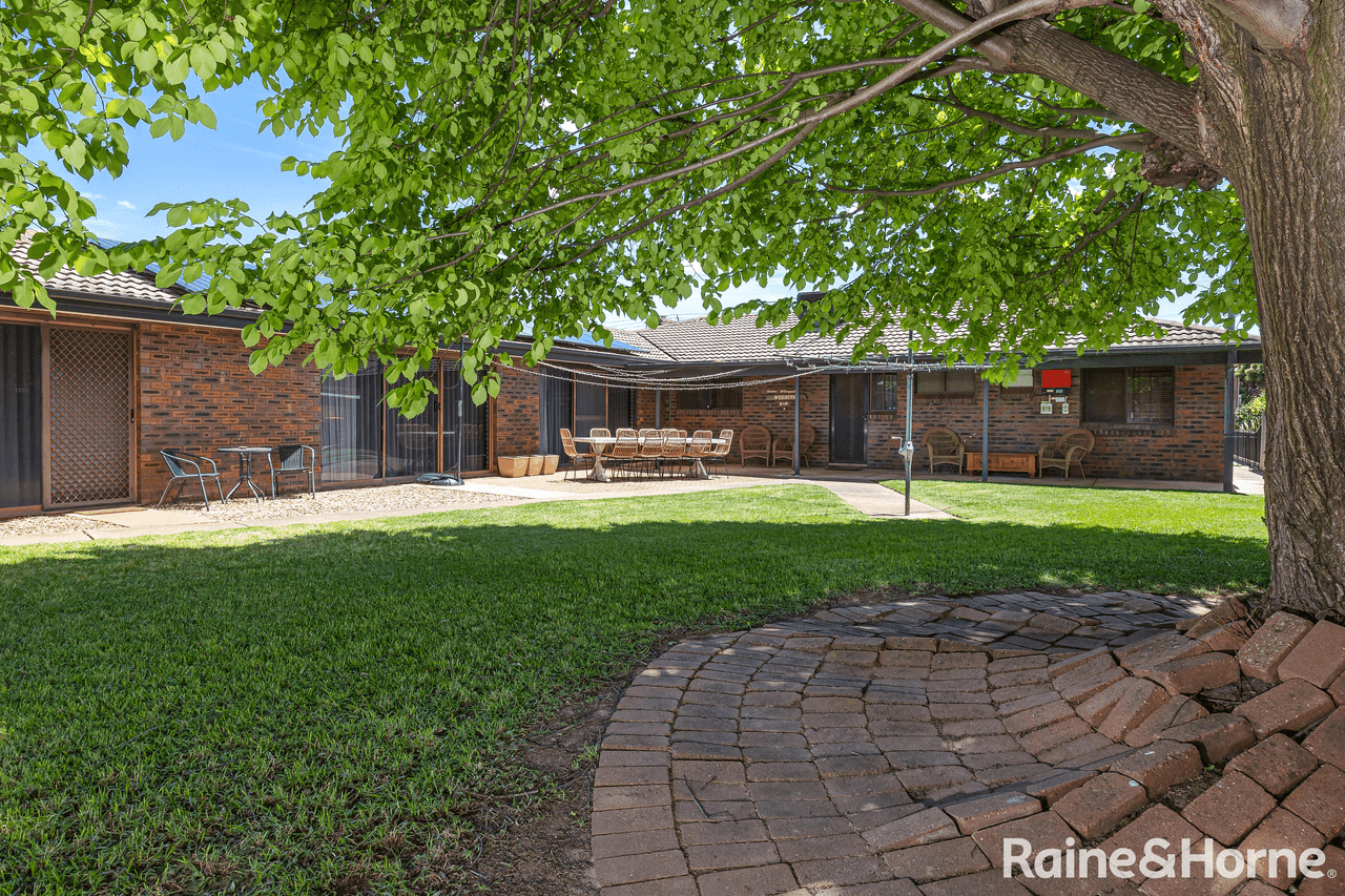 89 Main Street, LAKE ALBERT, NSW 2650