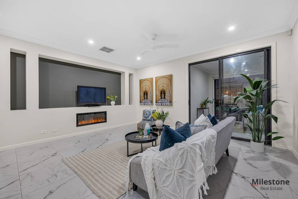 21 Clover Drive, ROCKBANK, VIC 3335
