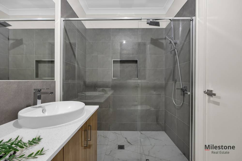 21 Clover Drive, ROCKBANK, VIC 3335