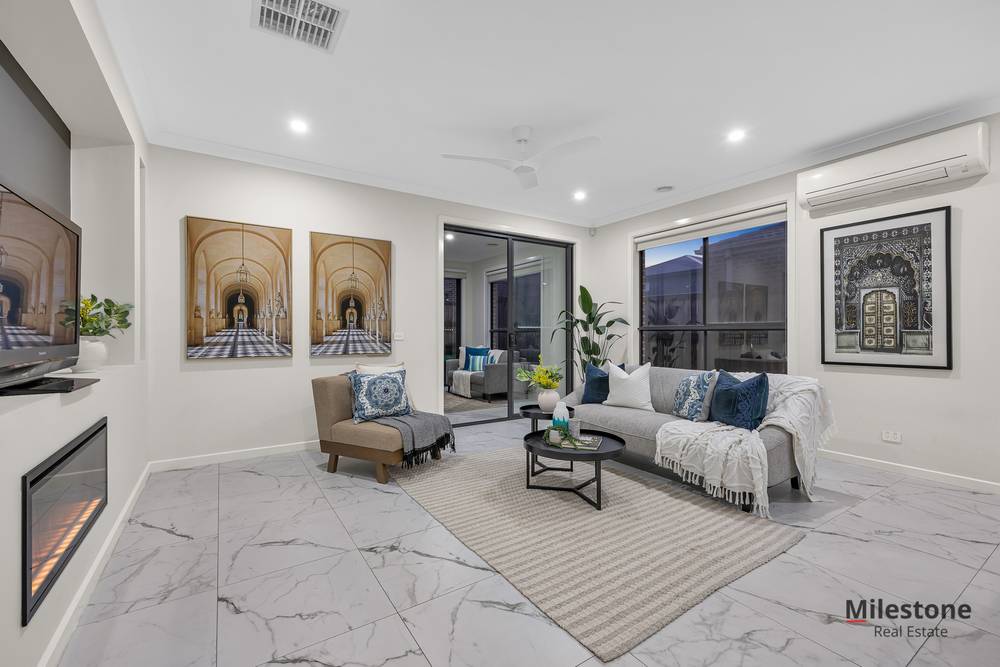 21 Clover Drive, ROCKBANK, VIC 3335