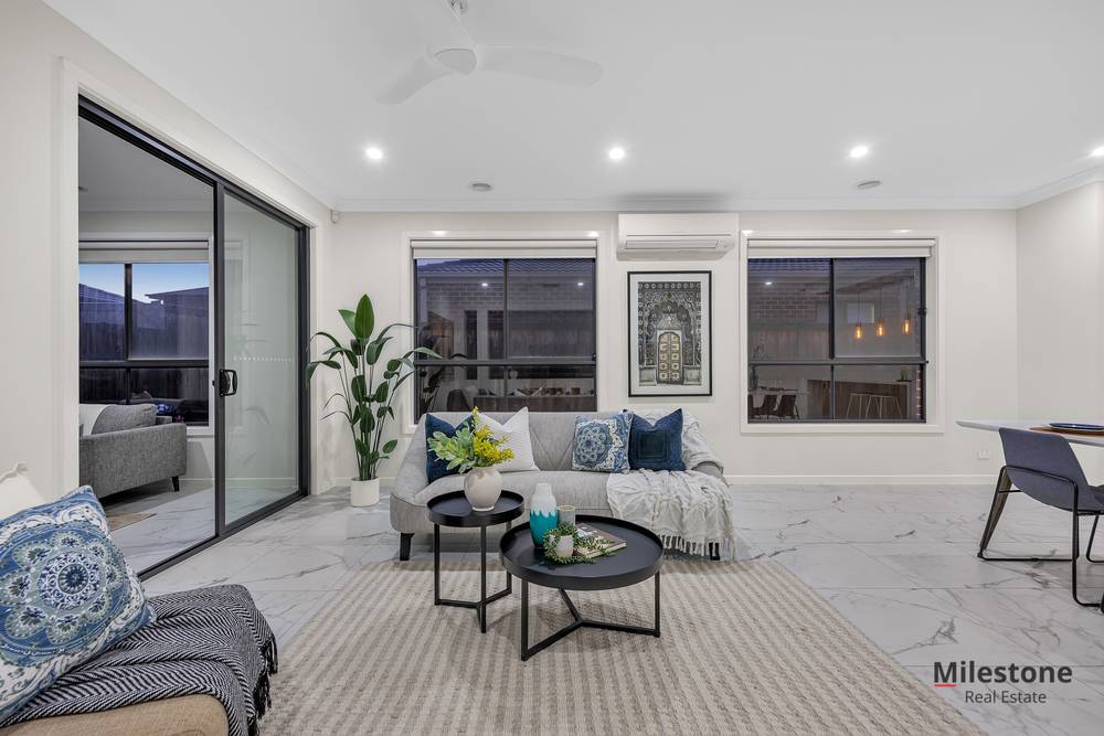 21 Clover Drive, ROCKBANK, VIC 3335