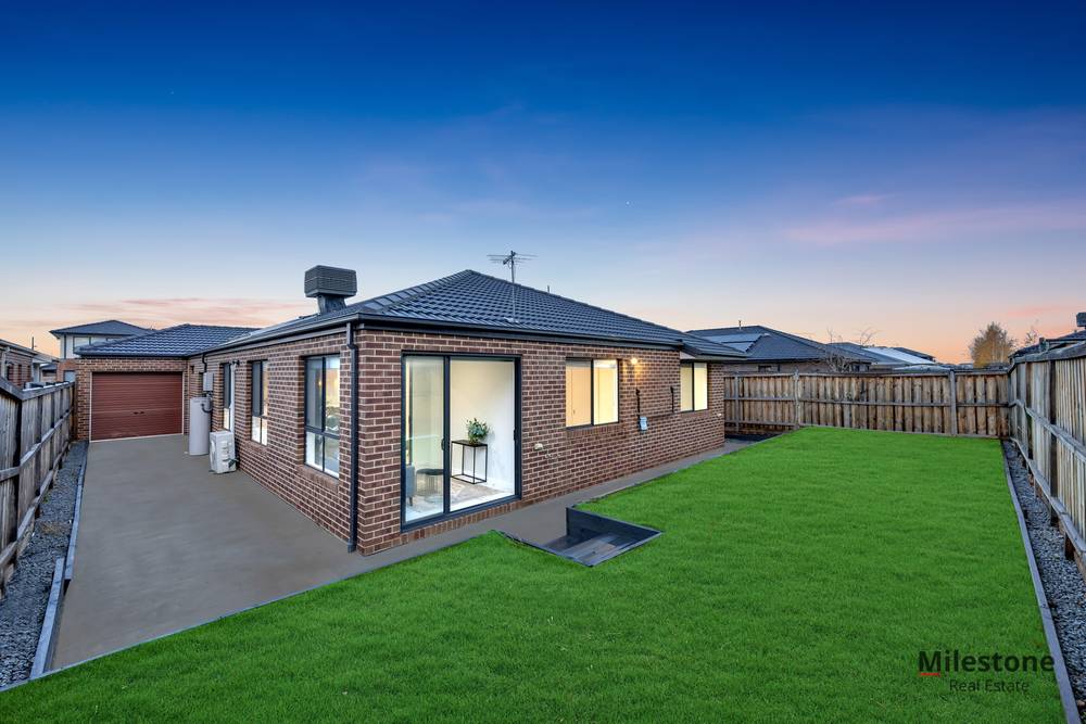 21 Clover Drive, ROCKBANK, VIC 3335