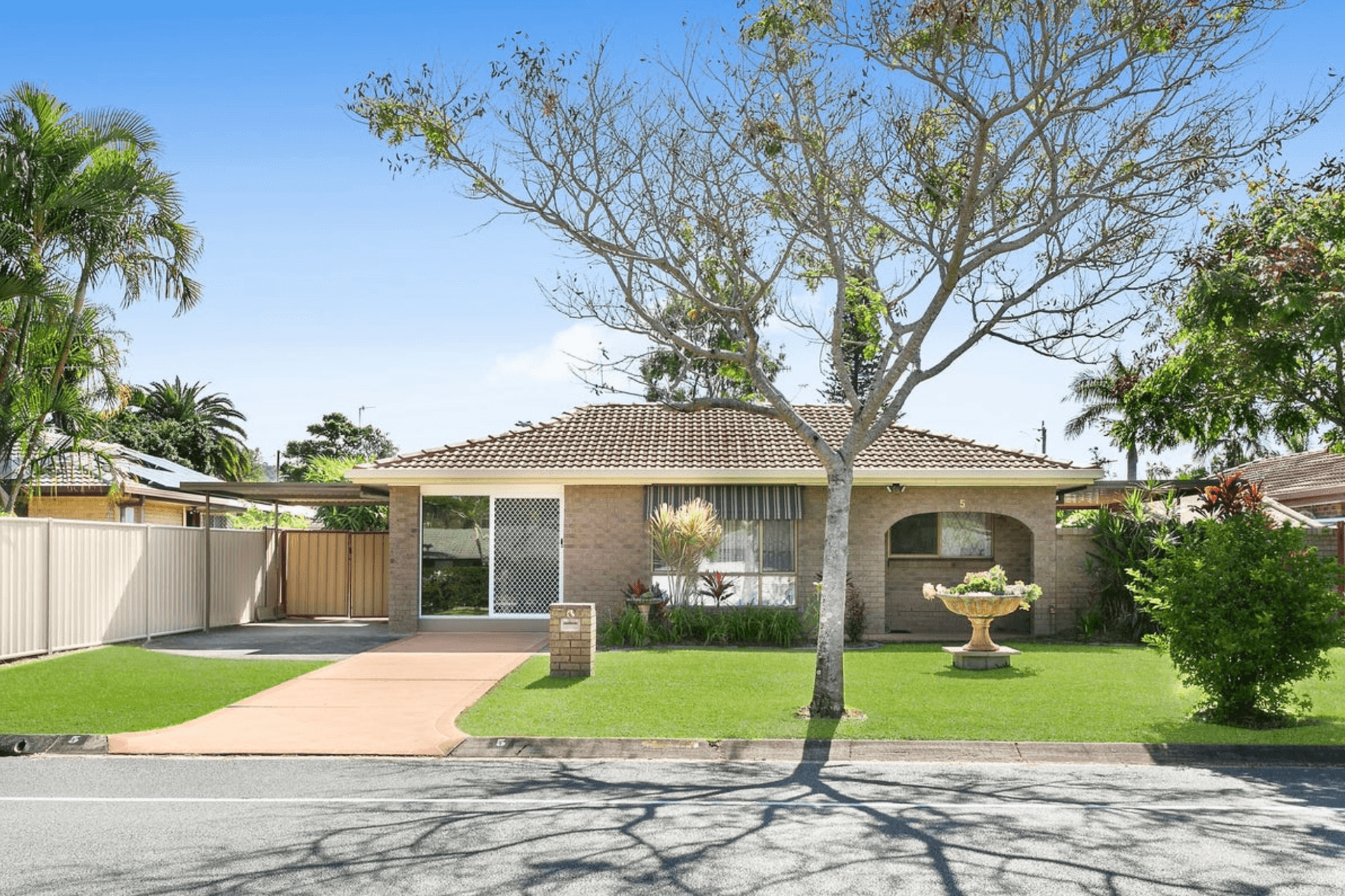 5 Clives Circuit, Currumbin Waters, QLD 4223