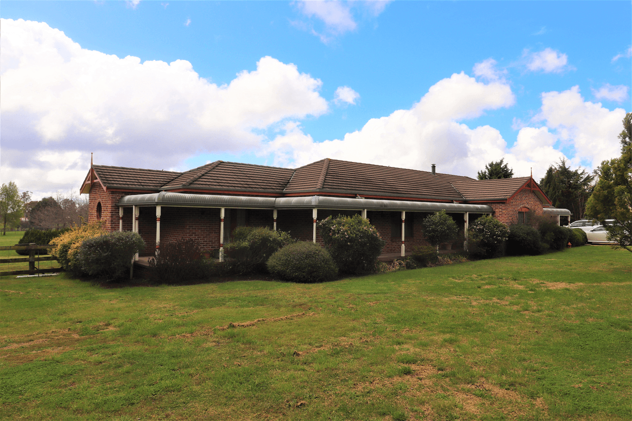 19 Glen Legh Road, GLEN INNES, NSW 2370