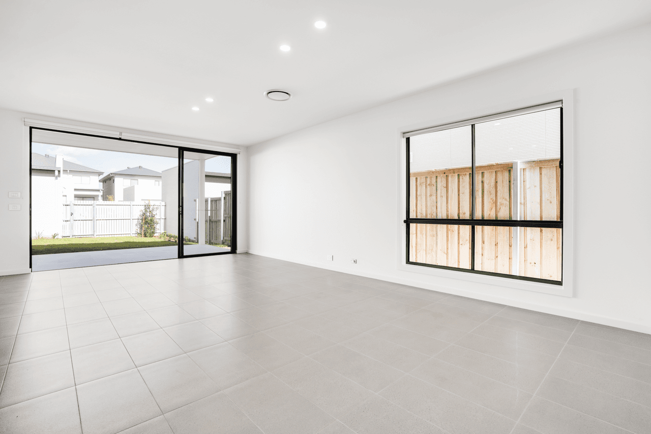 6 Chambers Way, GLEDSWOOD HILLS, NSW 2557