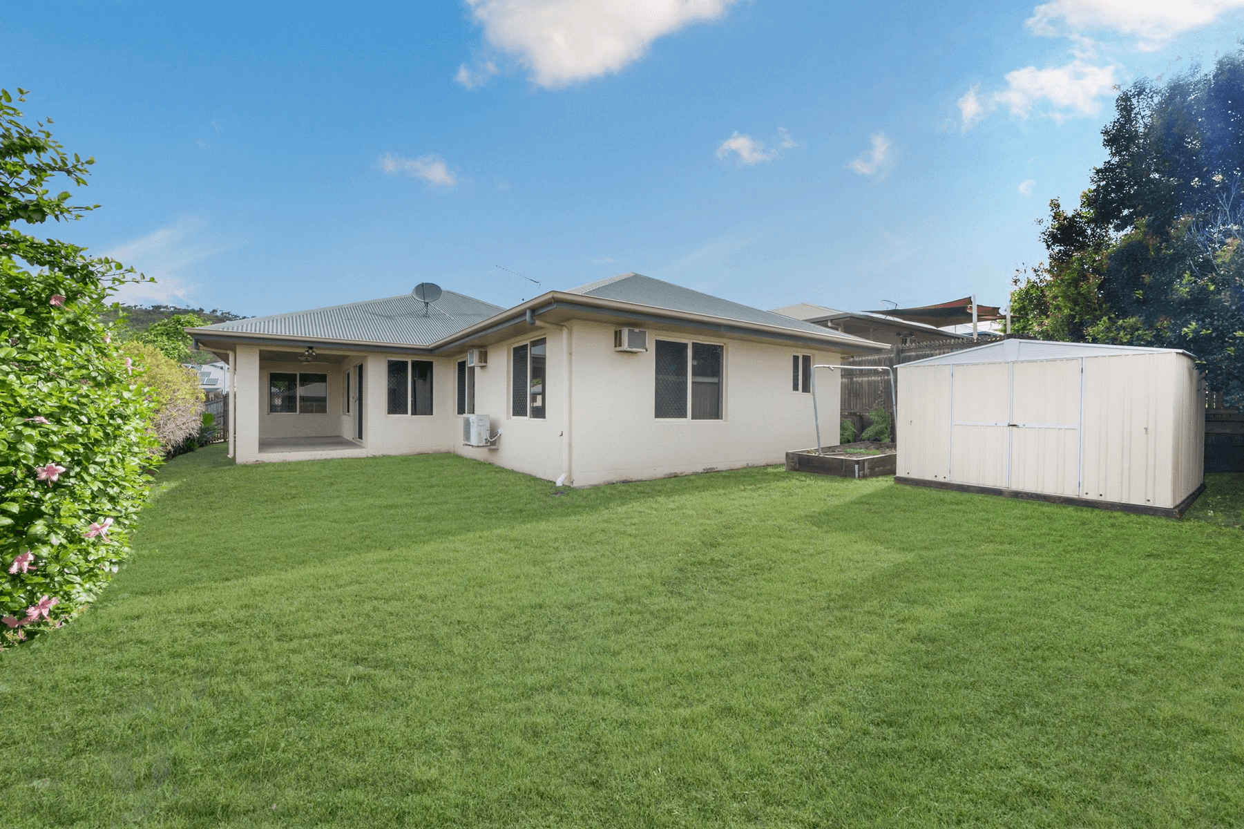 11 Lockyer Place, MOUNT LOUISA, QLD 4814
