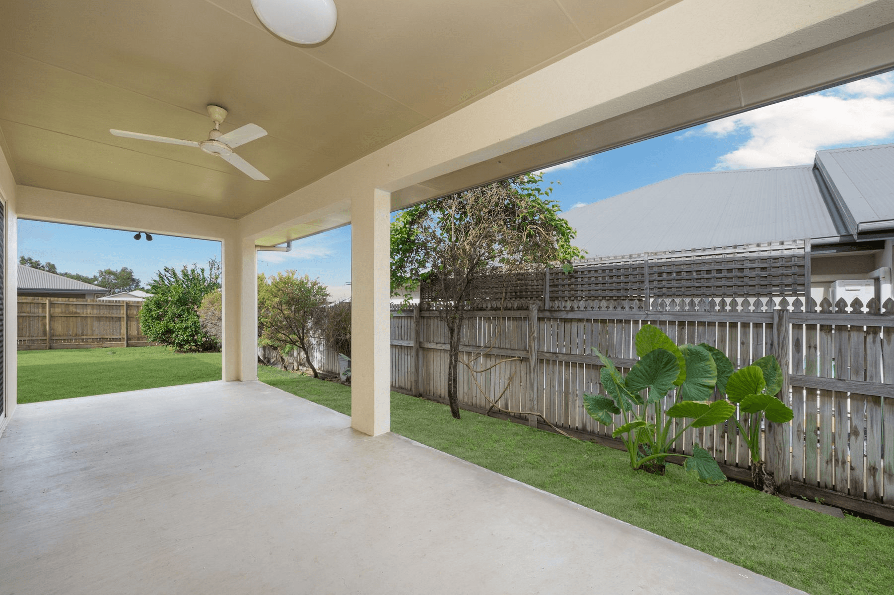 11 Lockyer Place, MOUNT LOUISA, QLD 4814
