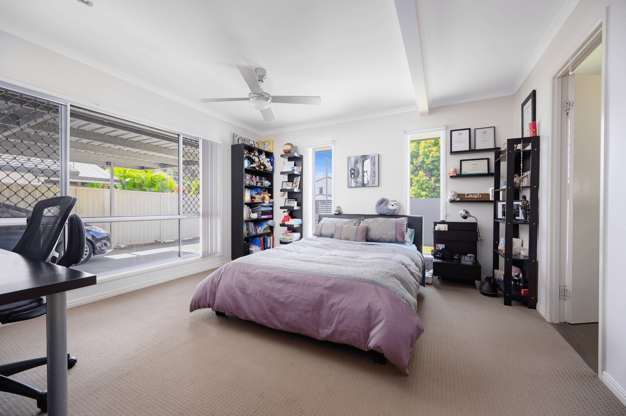 50 Annerley Avenue, RUNAWAY BAY, QLD 4216