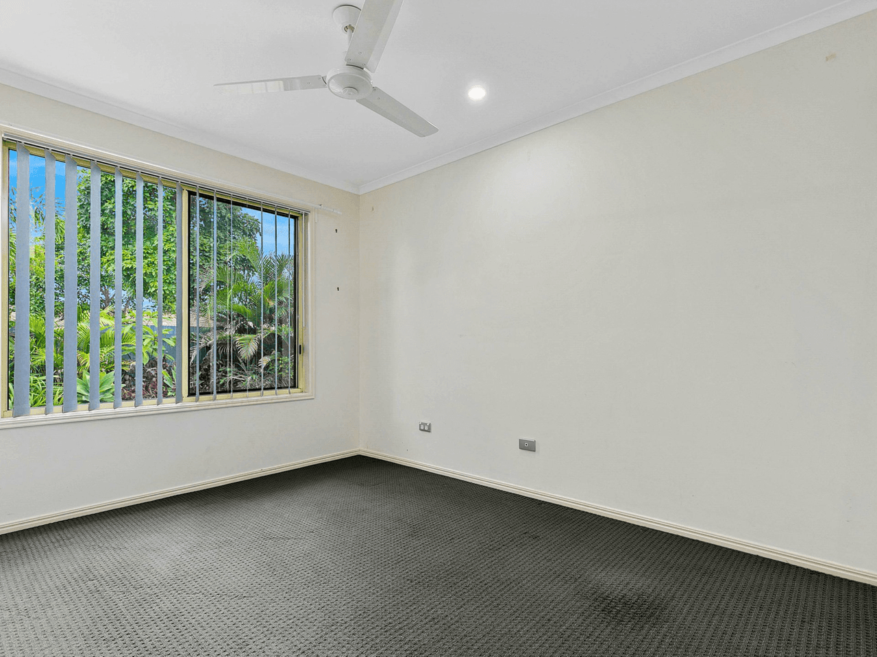 15 Endeavour Way, ELI WATERS, QLD 4655
