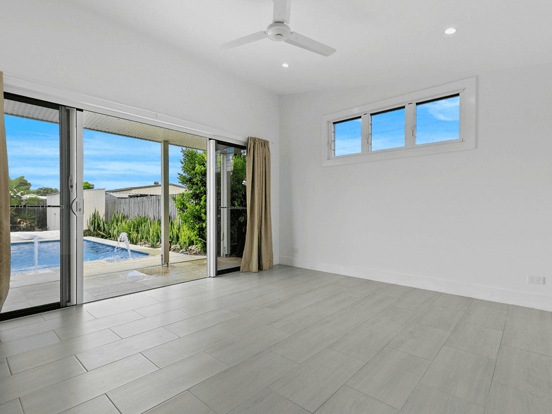 15 Endeavour Way, ELI WATERS, QLD 4655