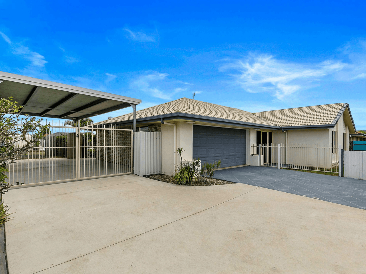 15 Endeavour Way, ELI WATERS, QLD 4655