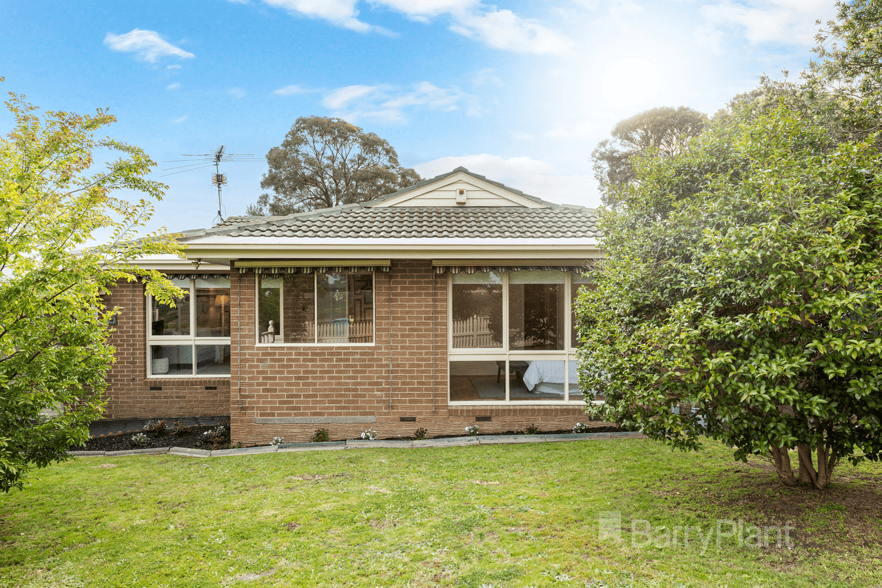 18 David Collins Drive, Endeavour Hills, VIC 3802