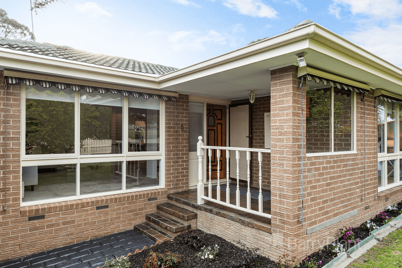 18 David Collins Drive, Endeavour Hills, VIC 3802