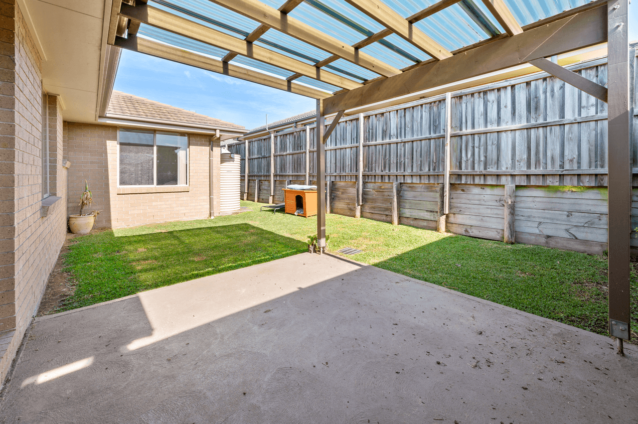 53 Redgum Circuit, ABERGLASSLYN, NSW 2320