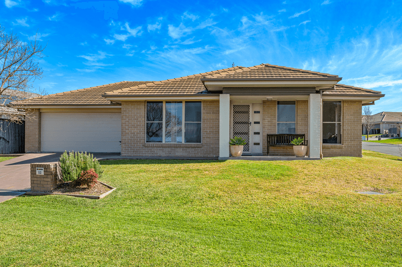 53 Redgum Circuit, ABERGLASSLYN, NSW 2320