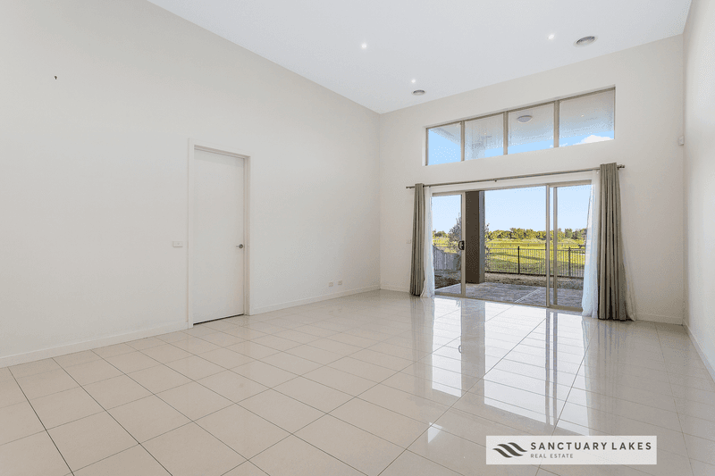 2/1-9 Eagleview Place, SANCTUARY LAKES, VIC 3030